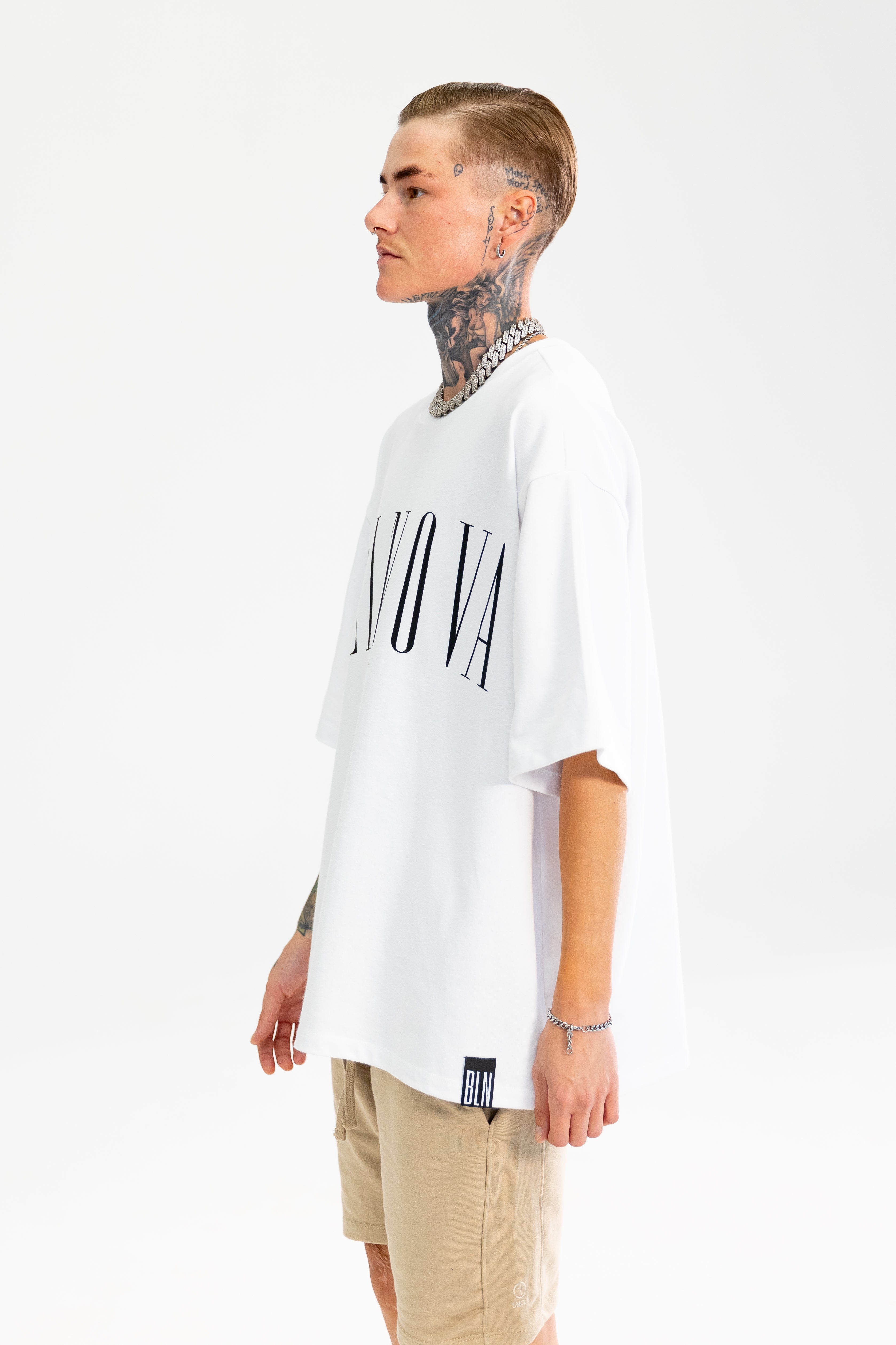 CURVE TEE WHITE ESSENTIALS