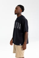 CURVE TEE BLACK ESSENTIALS