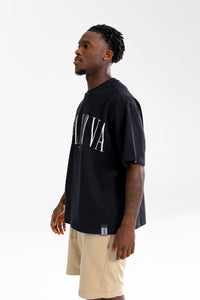 CURVE TEE BLACK ESSENTIALS